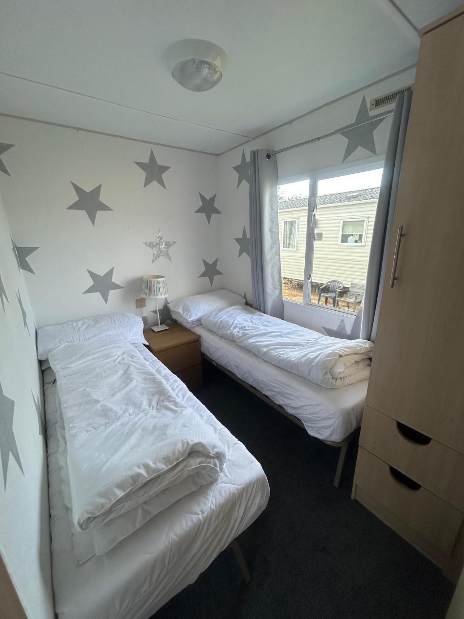 6 Berth Caravan For Hire By The Beach In Heacham, Norfolk Ref 21038C Zewnętrze zdjęcie